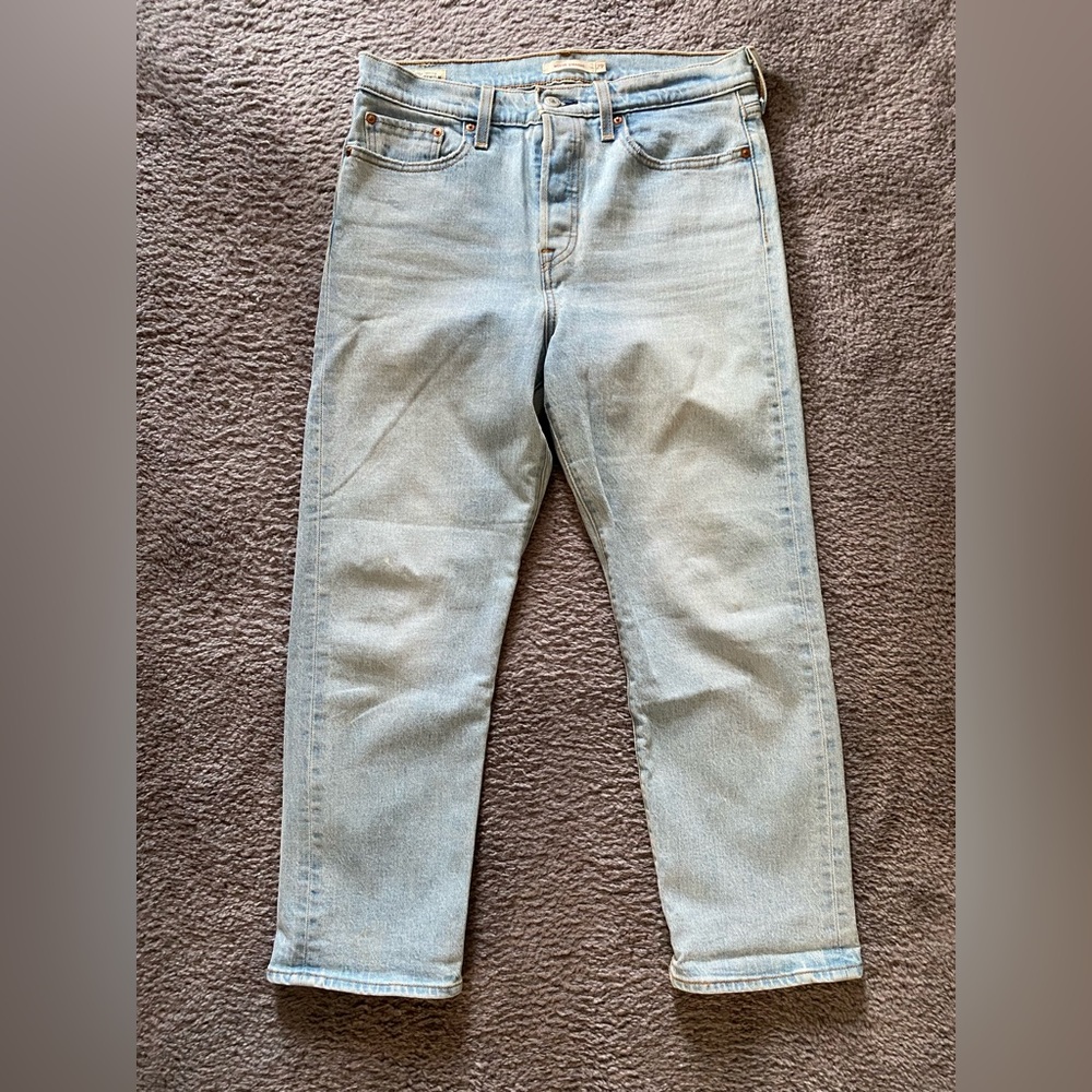 Levi’s Wedgie Straight Light Was Size 29